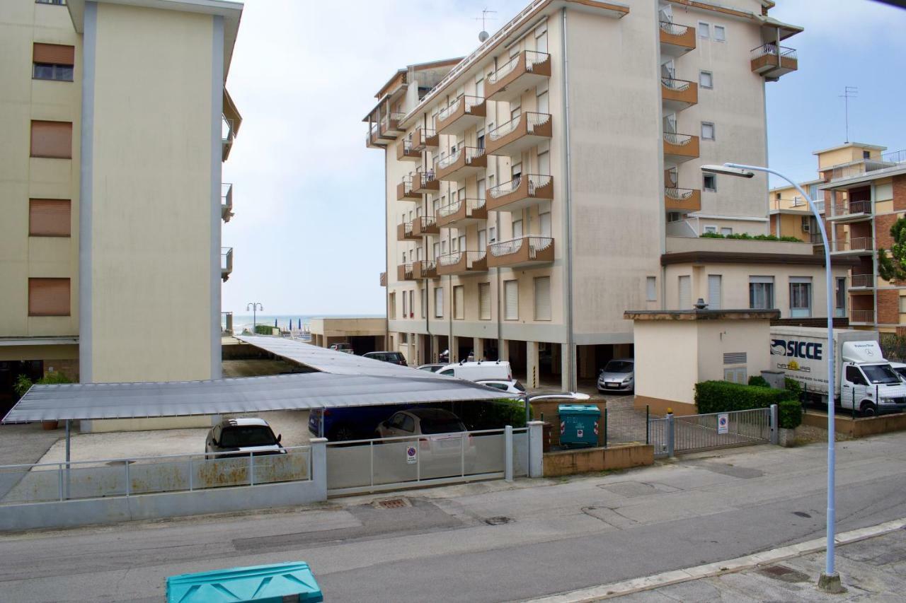 App4Rent Saturno 4 - Family Apartment, Wifi, Parking Lido di Jesolo Exterior foto
